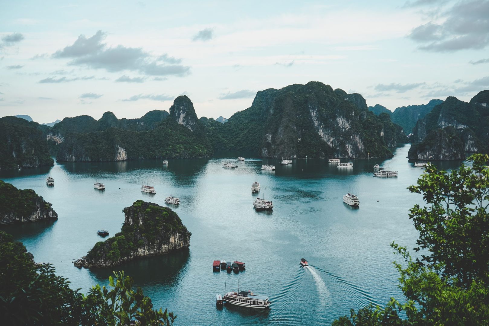 Viking Oceans Cruises - Southeast Asia & Hong Kong (Thailand, Cambodia, Vietnam, China) 15 Days