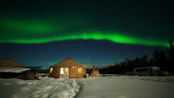 Winter Whitehorse Aurora Viewing Classic 4 Days (with roundtrip flights from Vancouver)